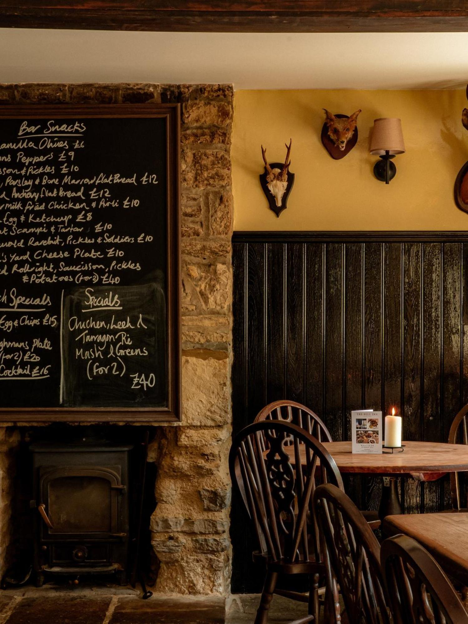 The Bell Inn 莱奇莱德 外观 照片