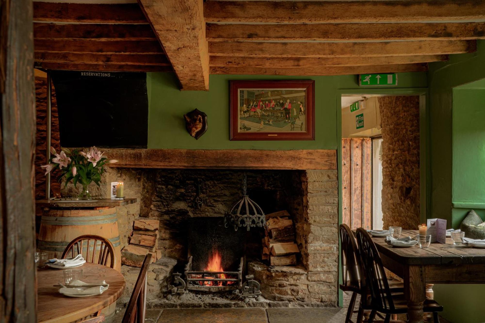 The Bell Inn 莱奇莱德 外观 照片